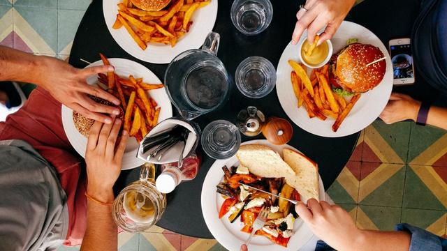 Comida afetiva: por que alguns veganos comem comidas parecidas com as de origem animal?